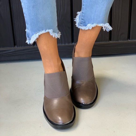 Artisan Distressed Mary Jane Cap Toe Shootie - Picture 5 of 5